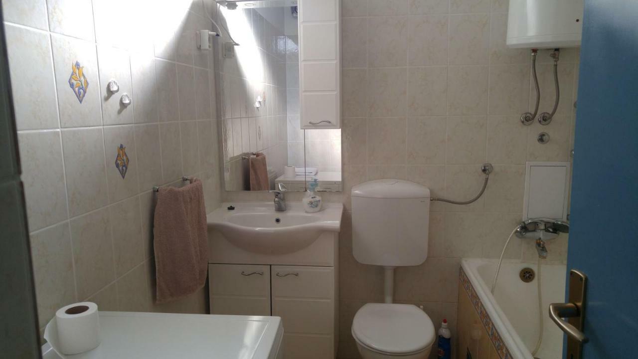 Two Bedroom Apartment Near Beach And Center Split Exterior foto